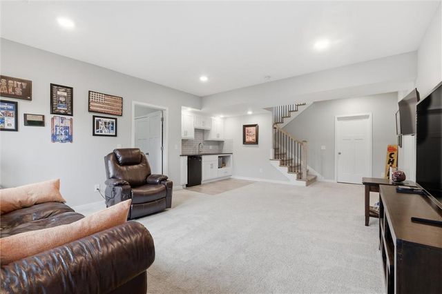 7450 NW Douglas Court, Parkville, MO 64152
