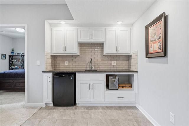 7450 NW Douglas Court, Parkville, MO 64152