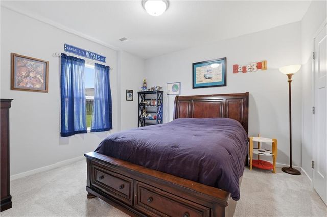 7450 NW Douglas Court, Parkville, MO 64152