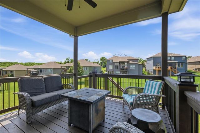 7450 NW Douglas Court, Parkville, MO 64152