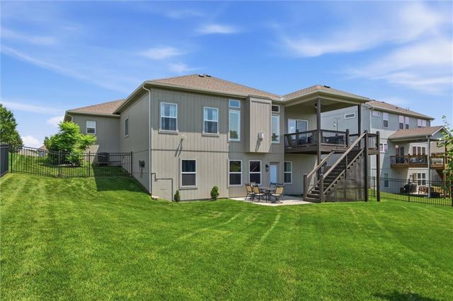 7450 NW Douglas Court, Parkville, MO 64152
