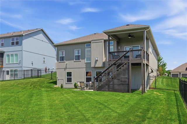 7450 NW Douglas Court, Parkville, MO 64152