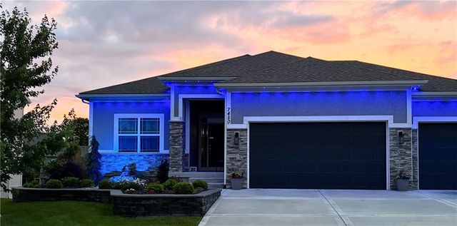 7450 NW Douglas Court, Parkville, MO 64152