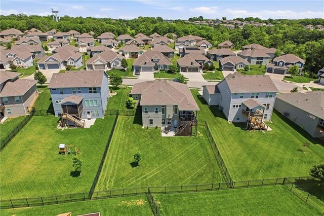 7450 NW Douglas Court, Parkville, MO 64152