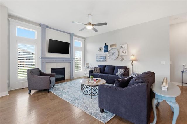 7450 NW Douglas Court, Parkville, MO 64152