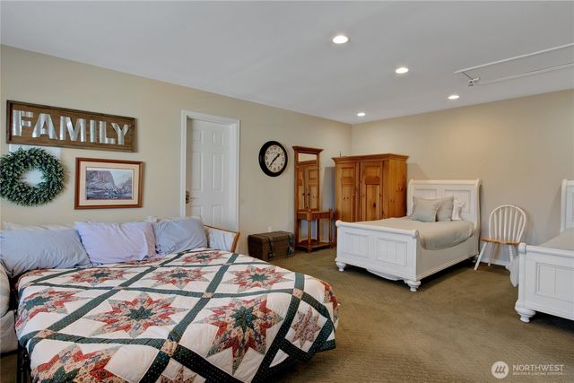3266 Phillips Avenue, Enumclaw, WA 98022