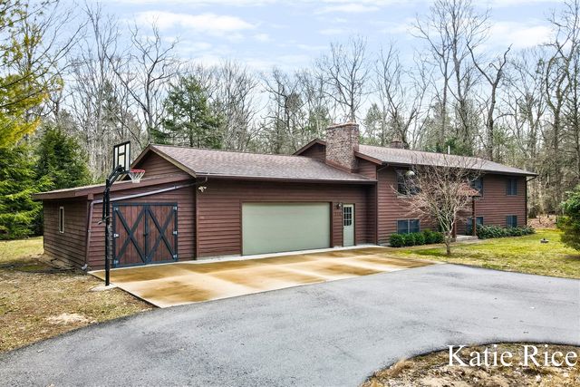 938 N Scenic Drive, Muskegon, MI 49445
