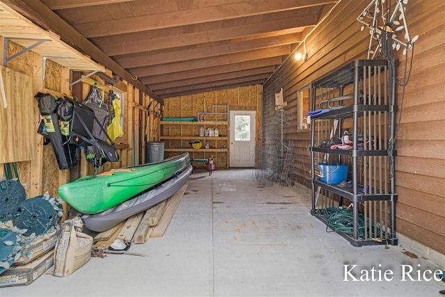 938 N Scenic Drive, Muskegon, MI 49445