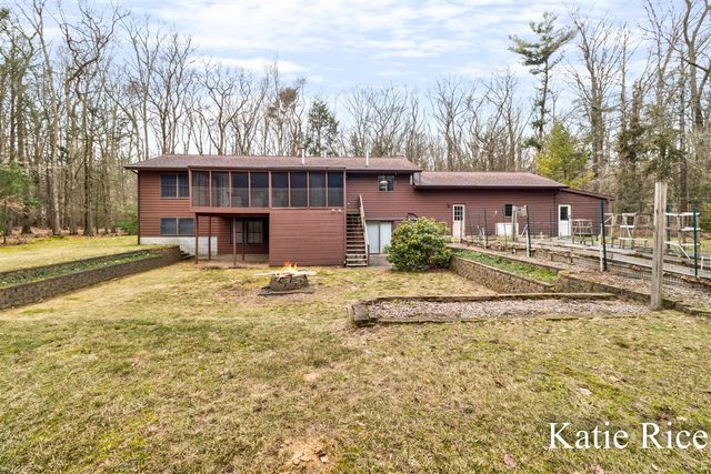 938 N Scenic Drive, Muskegon, MI 49445