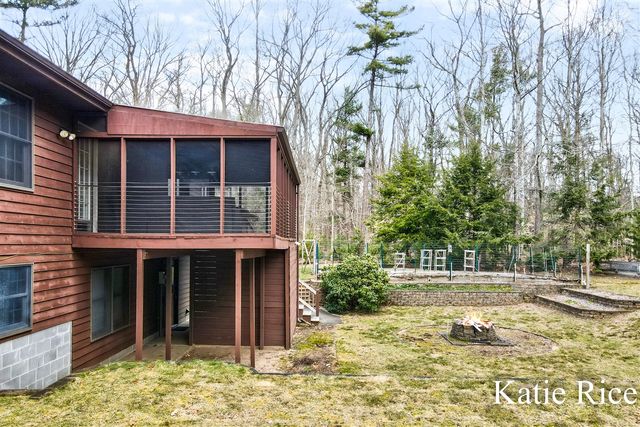938 N Scenic Drive, Muskegon, MI 49445