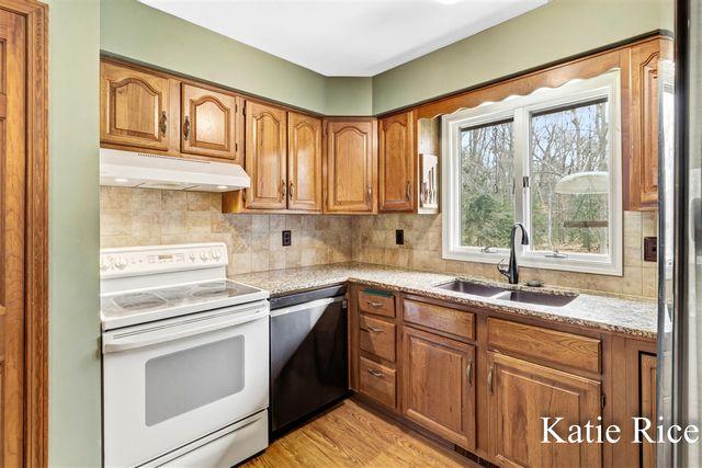 938 N Scenic Drive, Muskegon, MI 49445