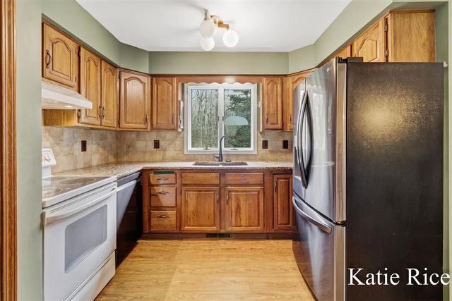 938 N Scenic Drive, Muskegon, MI 49445