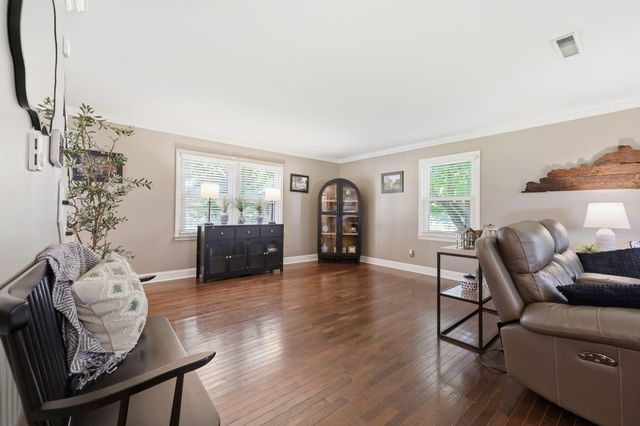 5061 Mt Horeb Pike, Lexington, KY 40511