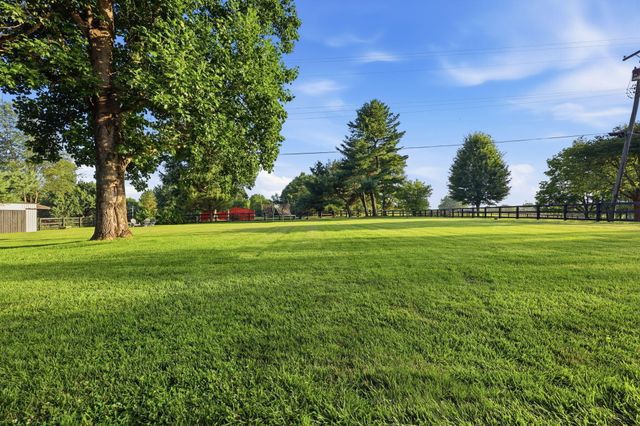 5061 Mt Horeb Pike, Lexington, KY 40511
