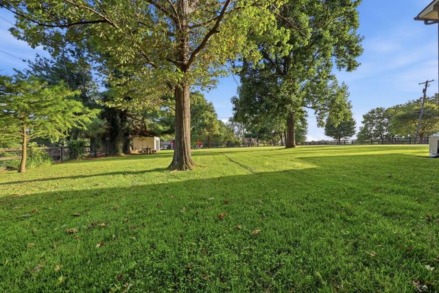 5061 Mt Horeb Pike, Lexington, KY 40511