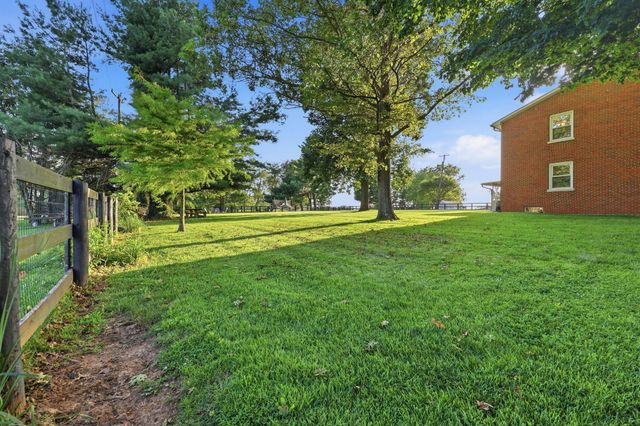5061 Mt Horeb Pike, Lexington, KY 40511