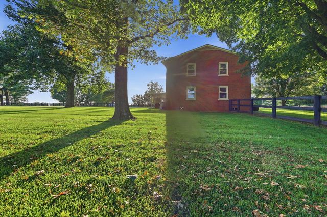 5061 Mt Horeb Pike, Lexington, KY 40511