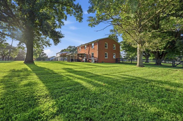 5061 Mt Horeb Pike, Lexington, KY 40511