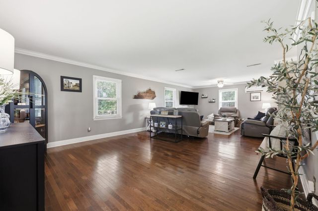 5061 Mt Horeb Pike, Lexington, KY 40511