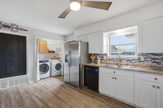 300 W Locust Street, Leonard, TX 75452
