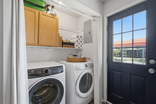 300 W Locust Street, Leonard, TX 75452