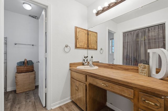 300 W Locust Street, Leonard, TX 75452