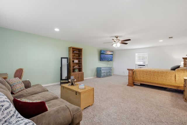 300 W Locust Street, Leonard, TX 75452