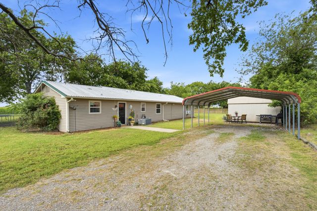 300 W Locust Street, Leonard, TX 75452