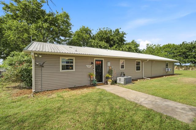 300 W Locust Street, Leonard, TX 75452