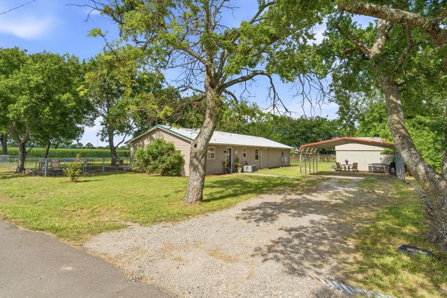300 W Locust Street, Leonard, TX 75452