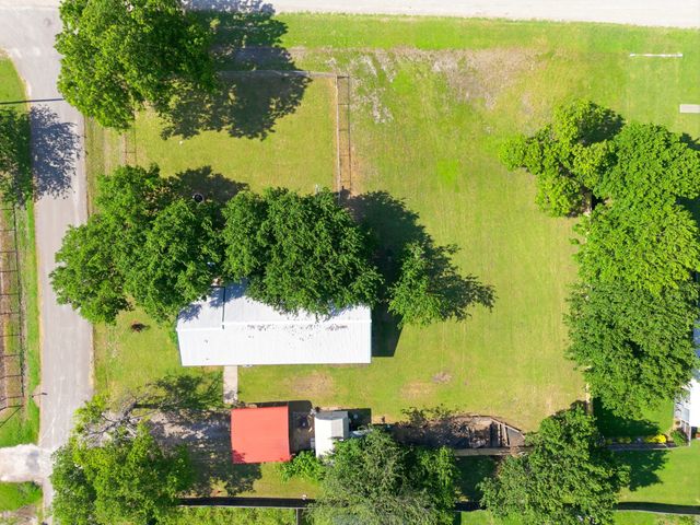 300 W Locust Street, Leonard, TX 75452