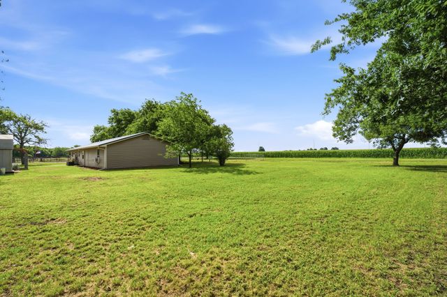 300 W Locust Street, Leonard, TX 75452
