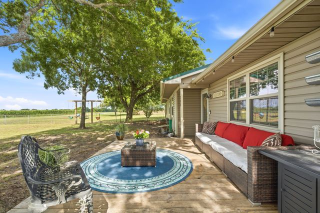 300 W Locust Street, Leonard, TX 75452