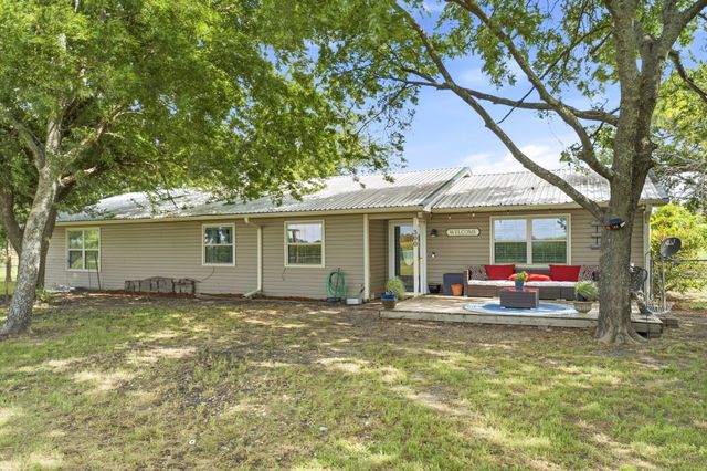 300 W Locust Street, Leonard, TX 75452