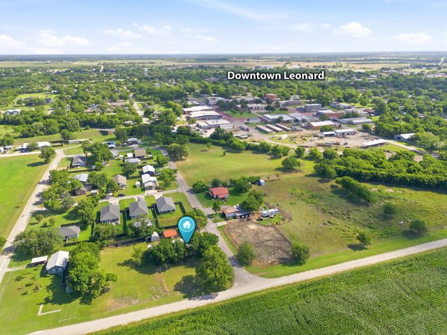 300 W Locust Street, Leonard, TX 75452