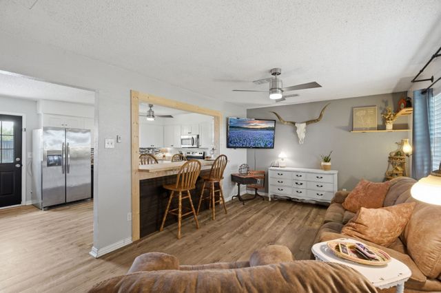 300 W Locust Street, Leonard, TX 75452
