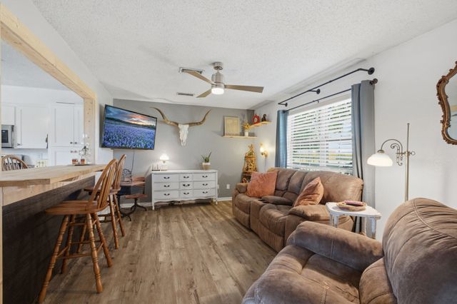 300 W Locust Street, Leonard, TX 75452