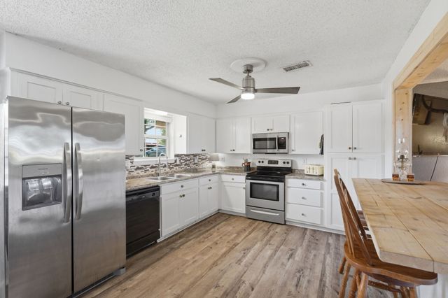 300 W Locust Street, Leonard, TX 75452
