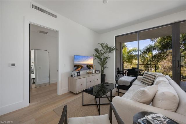 850 Central AVE 204, Naples, FL 34102