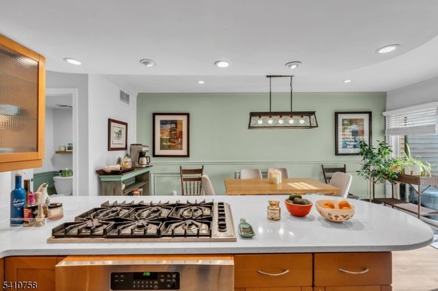 63 Cherrywood Dr, Franklin Twp., NJ 08873