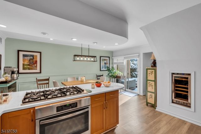 63 Cherrywood Dr, Franklin Twp., NJ 08873