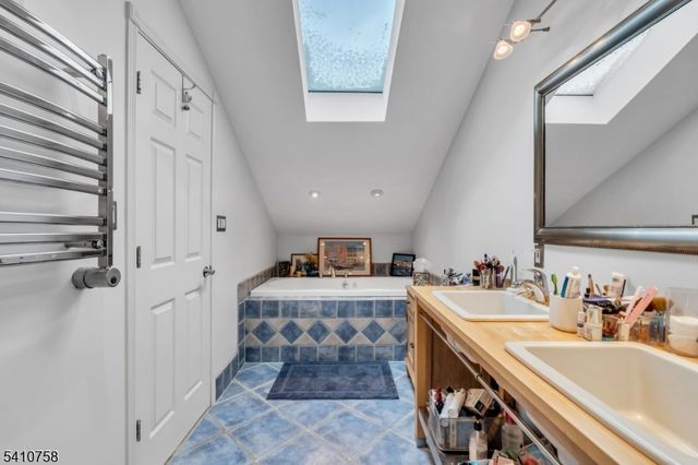 63 Cherrywood Dr, Franklin Twp., NJ 08873