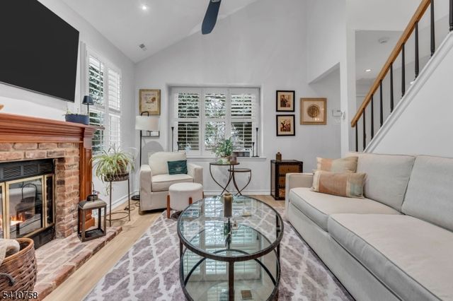 63 Cherrywood Dr, Franklin Twp., NJ 08873