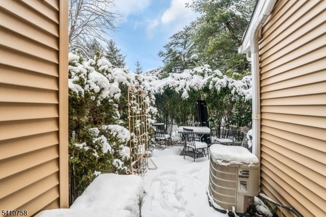 63 Cherrywood Dr, Franklin Twp., NJ 08873