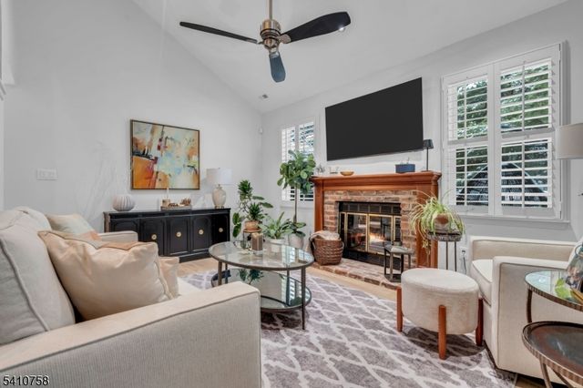 63 Cherrywood Dr, Franklin Twp., NJ 08873