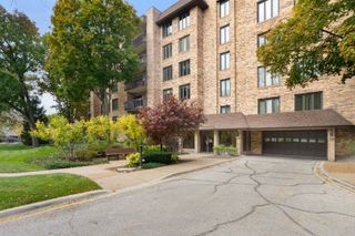 3810 S Mission Hills Road 204, Northbrook, IL 60062