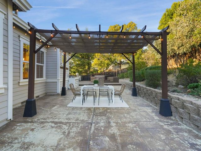 4040 Davenport Ln, Concord, CA 94518