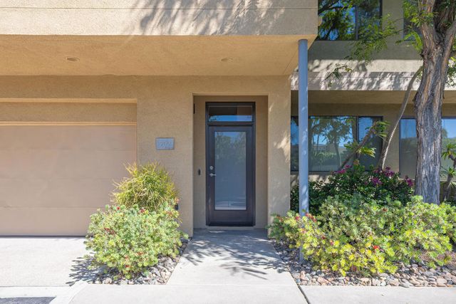 870 E Palm Canyon Drive 202, Palm Springs, CA 92264