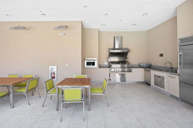 870 E Palm Canyon Drive 202, Palm Springs, CA 92264