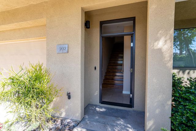 870 E Palm Canyon Drive 202, Palm Springs, CA 92264